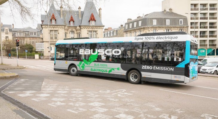 Un bus 100 % électrique de la marque EBUSCO
