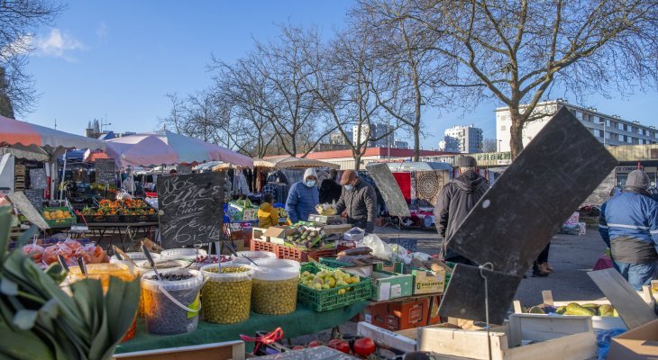 Le marché du Val de l'Aurence a déménagé