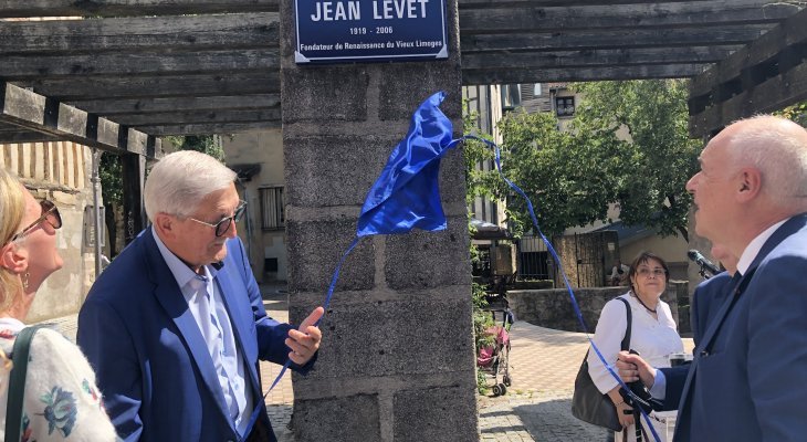 Une plaque-hommage à Jean Levet