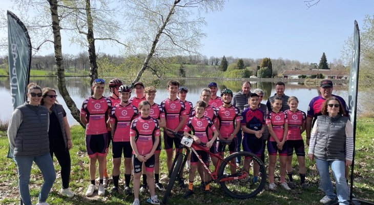 Groupama offre 20 tenues au club NEX BIKE