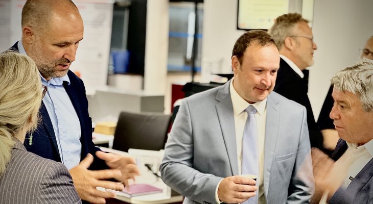 Lasers : une collaboration entre recherche et industrie