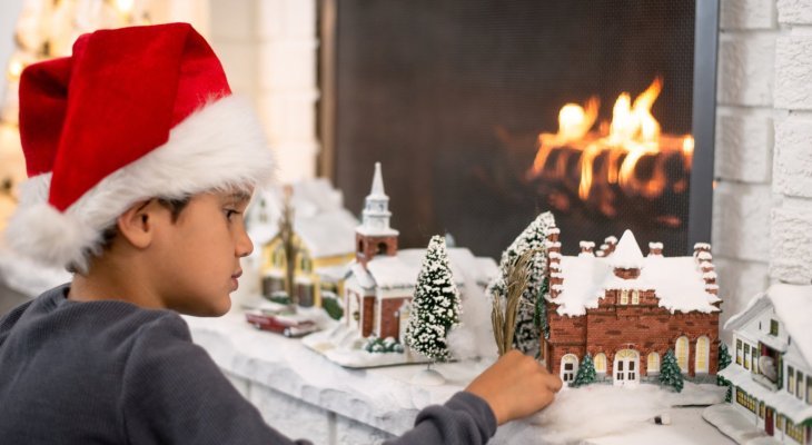 Les villages de Noël se glissent dans la maison