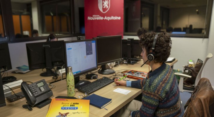 La plateforme d'aide aux devoirs de la Région aux côtés des lycéens pour leurs révisions pour le bac