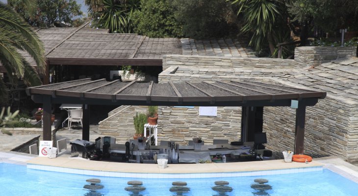 Open bar dans la piscine (pages spéciales été)