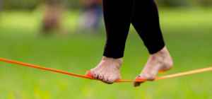 La slackline : garder l’équilibre en s’amusant