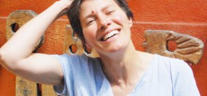 Béatrice Castaner donne vieà Maÿtio, artiste néandertalienne