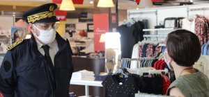 Le Préfet rencontre les commerçants du Family Village