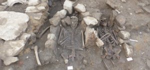 Une centaine de tombes et deux ossuaires