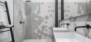 Atouts et inconvénients de la douche à l'italienne (Dossier spécial services à la personne)