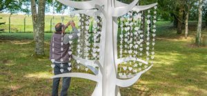 Un arbre de porcelaine pour sensibiliser au deuil périnatal