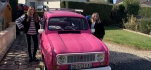 4L Trophy : Amandine et Léa voient la vie en rose... pailleté