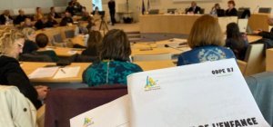 « Faire avec » plutôt que « Faire à la place »