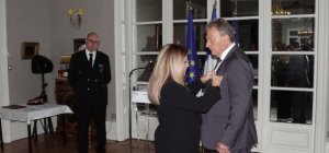 Claude Milord décoré par la secrétaire d'État aux Anciens combattants et à la Mémoire