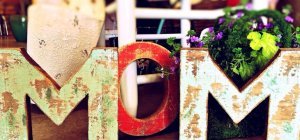 BONNE FÊTE À TOUTES LES MAMANS