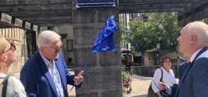 Une plaque-hommage à Jean Levet