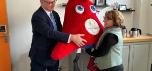 Une Phryge géante à l'institut Aimée Labrégère