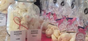 Vente caritative de meringues roses