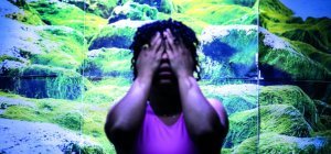 Allier création théâtrale et journalisme d'investigation