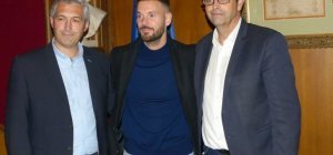 M. Pokora a rencontré les habitants d'Oradour et a rassuré sur le contenu de sa fiction