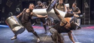 Des instruments improvisés pour un spectacle extraordinaire