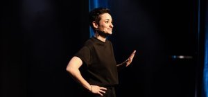 Normalement… on devrait aimer ce seule en scène