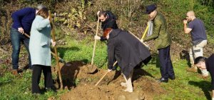 Plantation du premier arbre du programme de reboisement du CH Esquirol