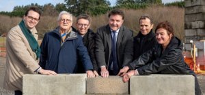 Pose de la première pierre de la chaufferie du Puy Imbert