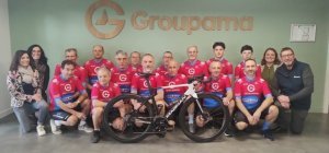 Vingt tenues cyclistes offertes par Groupama