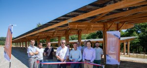 Deux ombrières sur le parking du vélodrome Raymond-Poulidor